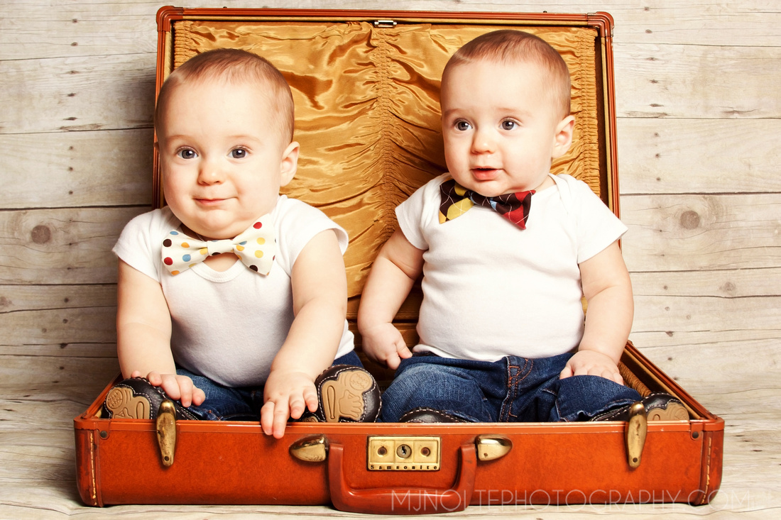 dallas fort worth photographer, twin boys, dallas baby photographer, fort worth baby photographer, cowboy hats, laso, blue jeans, twin boys, twin babies, bow ties, plaid bow ties, suitcase, vintage suitcase, 
