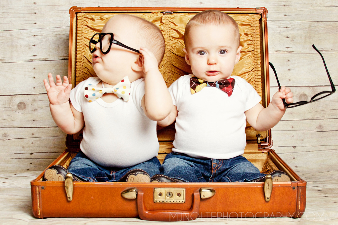 dallas fort worth photographer, twin boys, dallas baby photographer, fort worth baby photographer, cowboy hats, laso, blue jeans, twin boys, twin babies, bow ties, plaid bow ties, suitcase, vintage suitcase, glasses, props