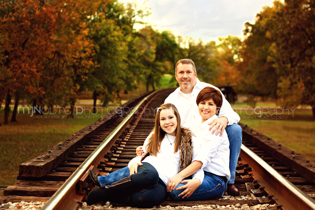 dallas fort worth photographer, dallas fort worth portraits, dallas portraits photographer, fort worth portraits photographer,  railroad tracks, fall session, fall leaves